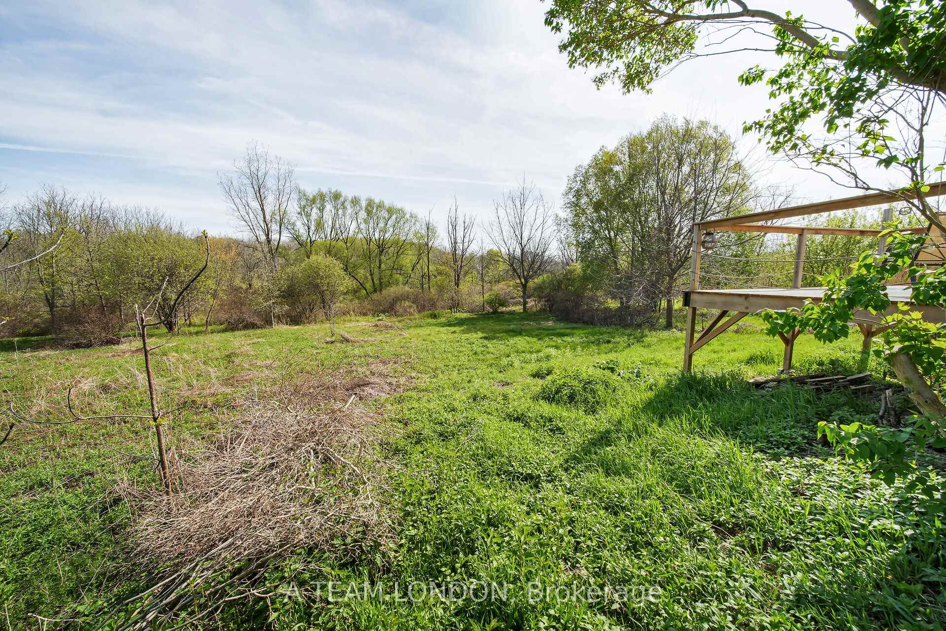 Photo 35 of 19 Norlan Avenue, London, East O — HOMEH