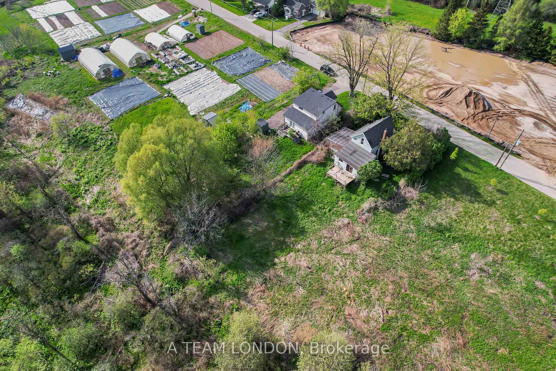 Photo 38 of 19 Norlan Avenue, London, East O — HOMEH