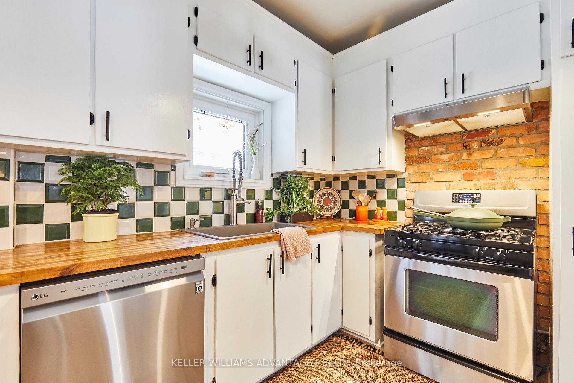Photo 4 of 17 Cumberland Avenue, Hamilton, St. Clair — HOMEH