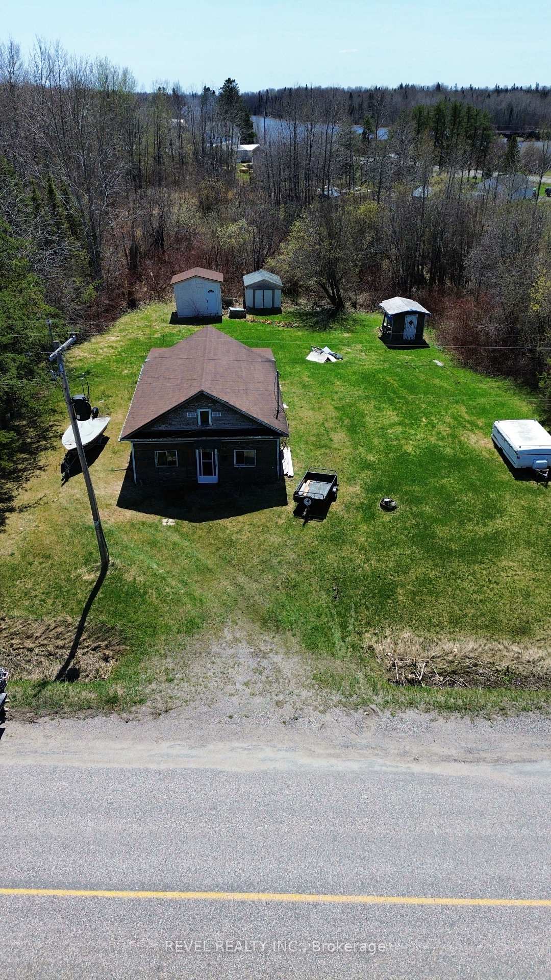 Front of 6931 Frederick House Lake Road N