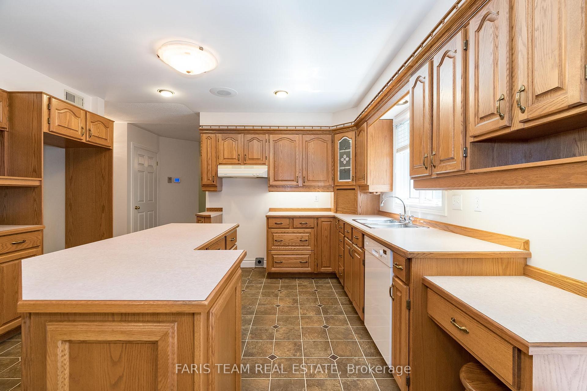 Photo 12 of 2087 Wilkinson Street, Innisfil, Rural Innisfil — HOMEH