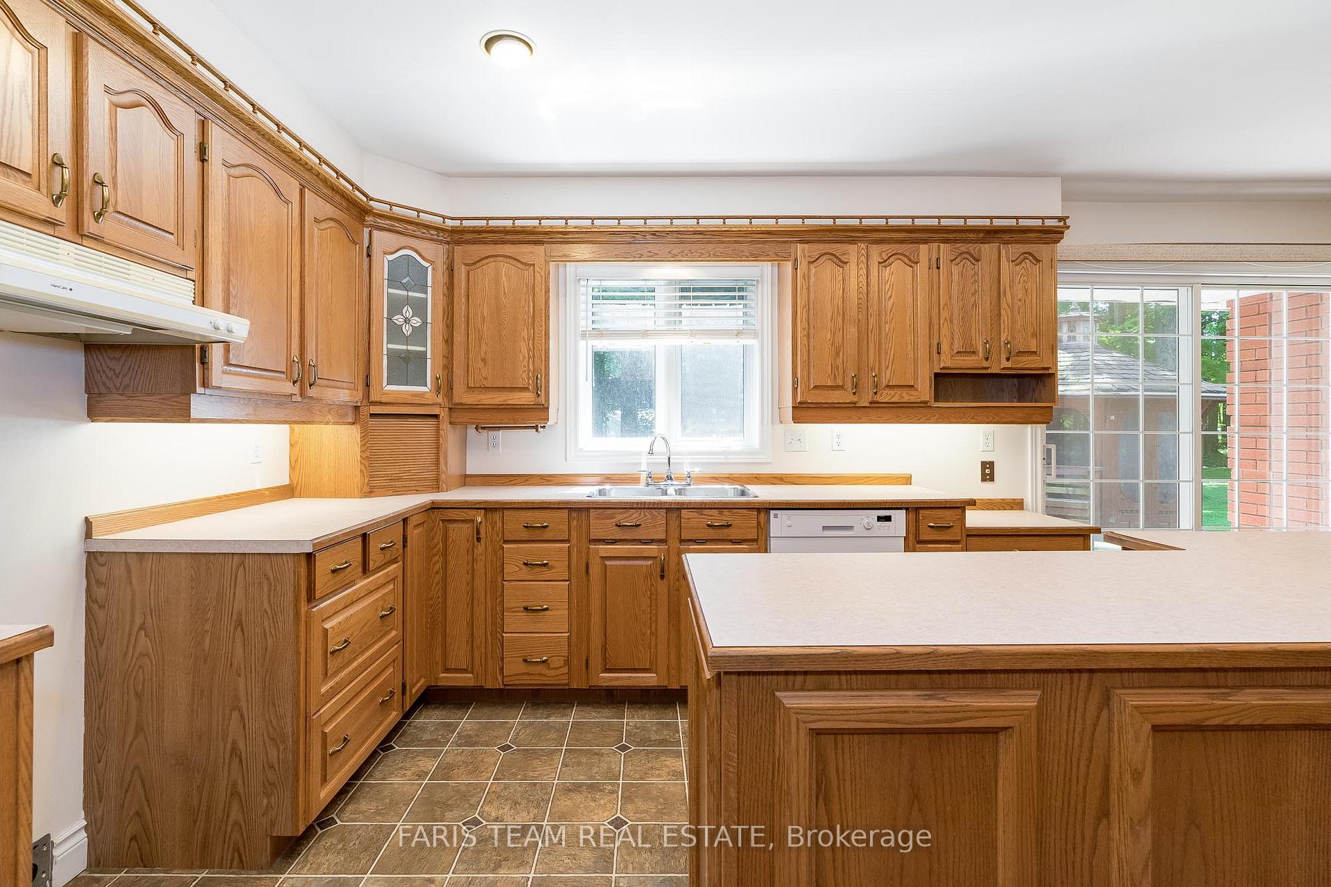 Photo 6 of 2087 Wilkinson Street, Innisfil, Rural Innisfil — HOMEH