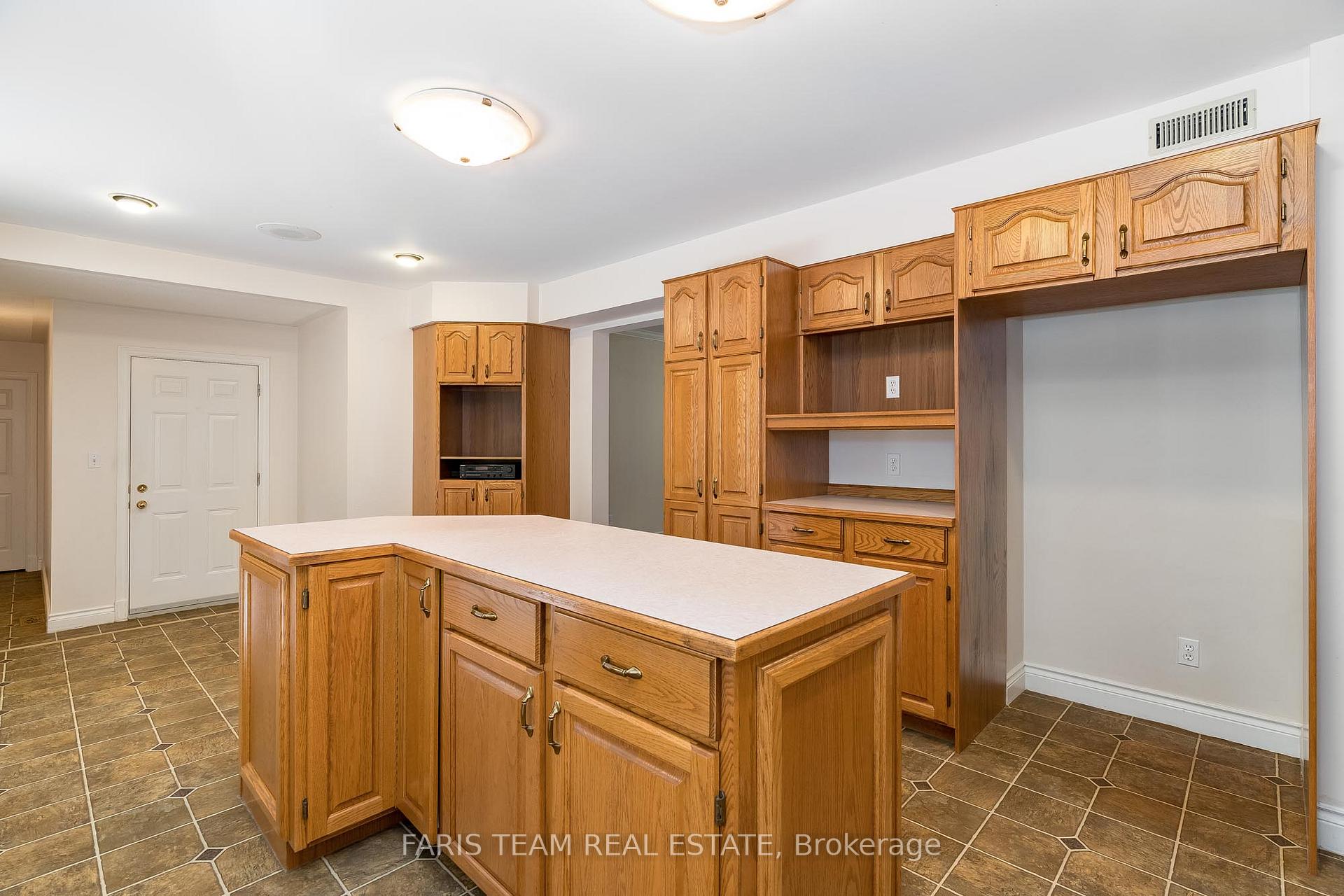 Photo 7 of 2087 Wilkinson Street, Innisfil, Rural Innisfil — HOMEH