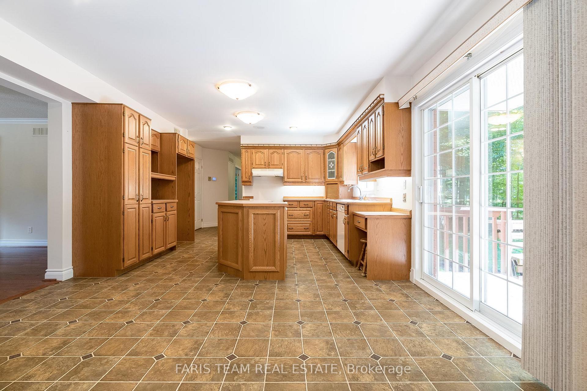 Photo 3 of 2087 Wilkinson Street, Innisfil, Rural Innisfil — HOMEH