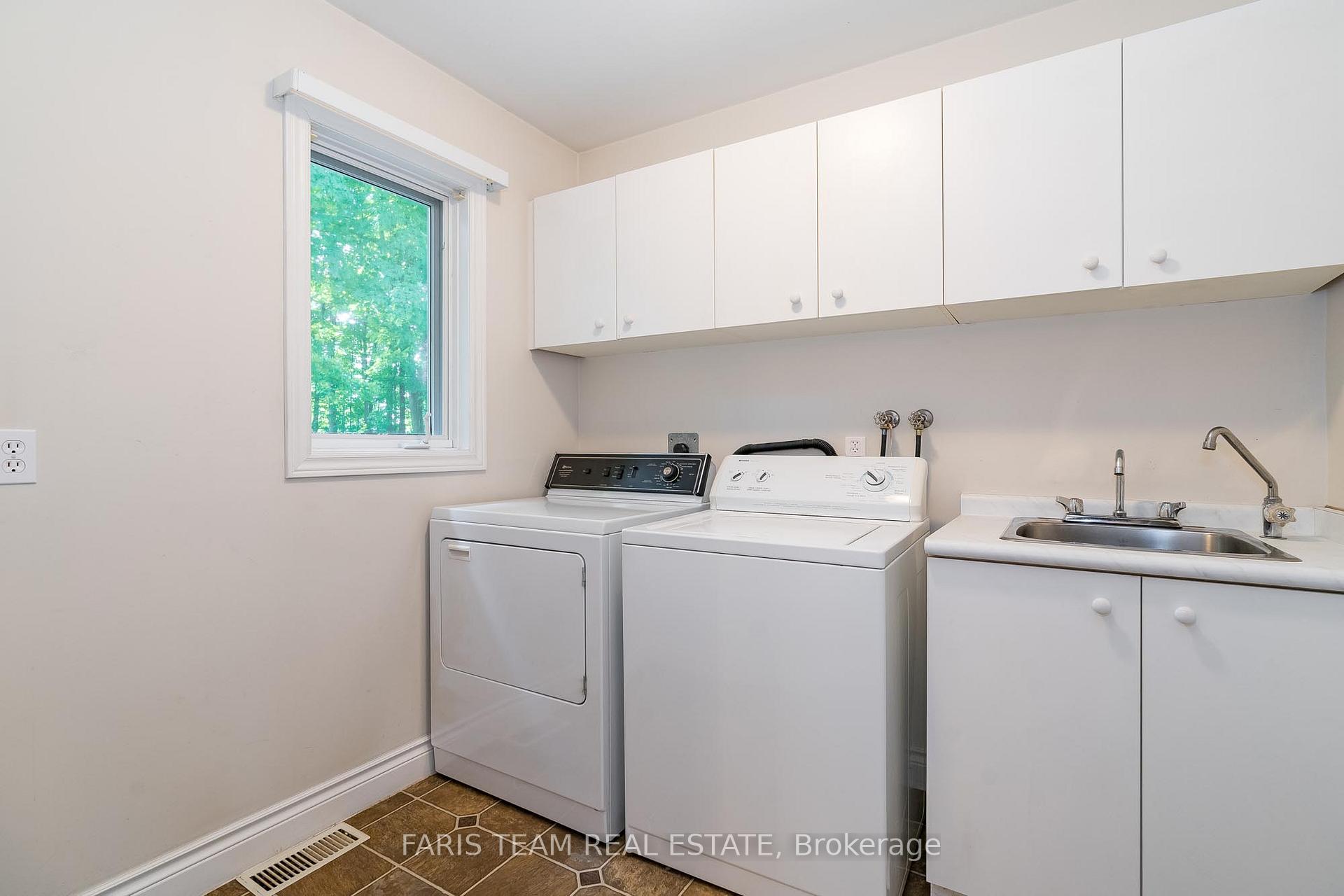 Photo 5 of 2087 Wilkinson Street, Innisfil, Rural Innisfil — HOMEH