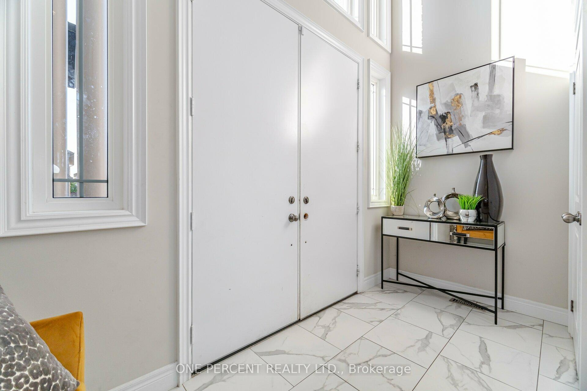 Photo 2 of 15 Riesling Court, Hamilton, Gershome — HOMEH