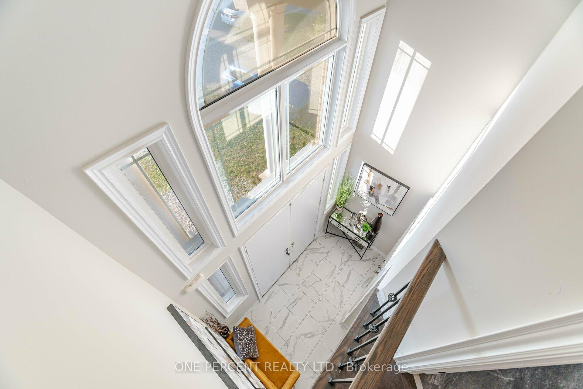 Photo 3 of 15 Riesling Court, Hamilton, Gershome — HOMEH