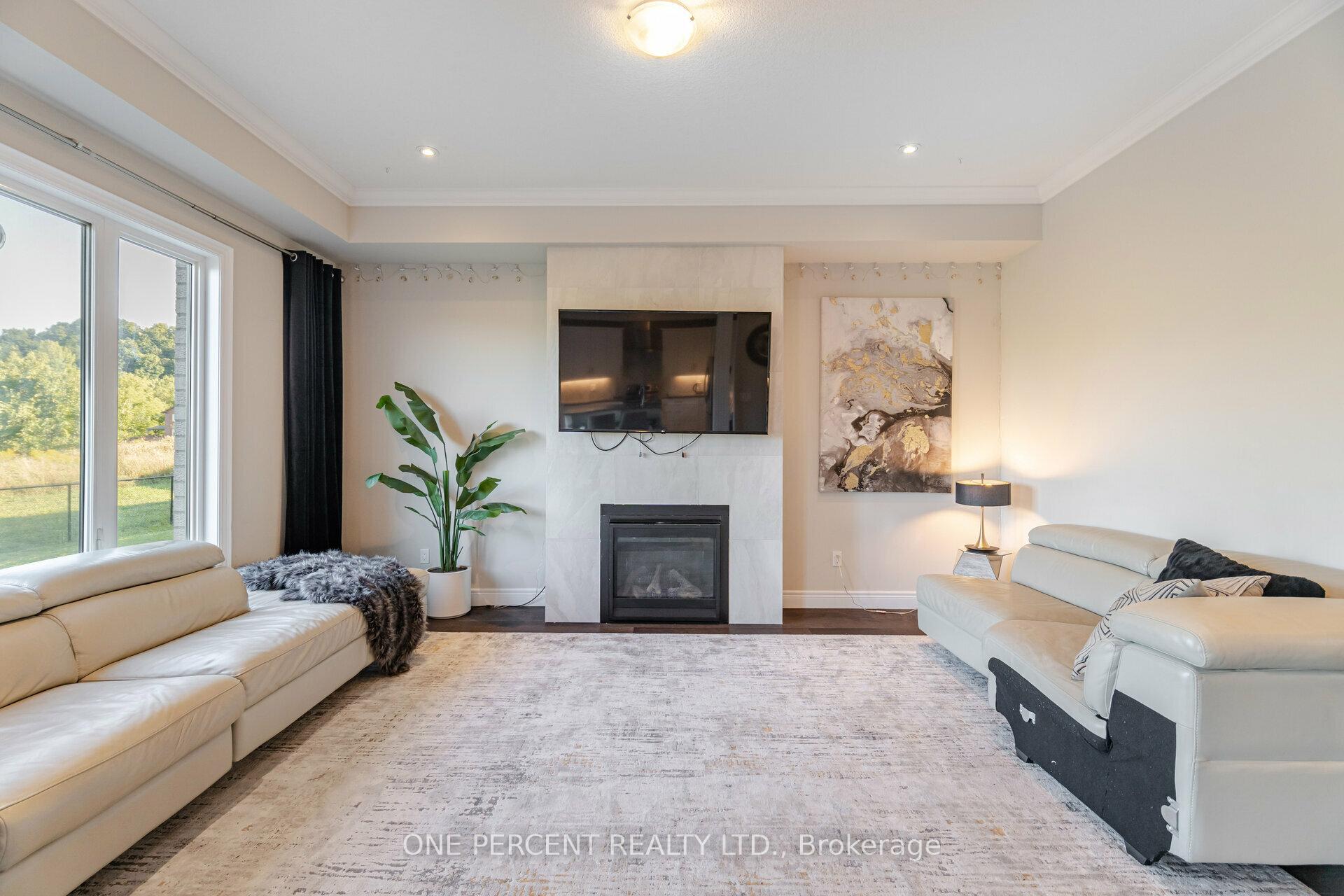 Photo 12 of 15 Riesling Court, Hamilton, Gershome — HOMEH