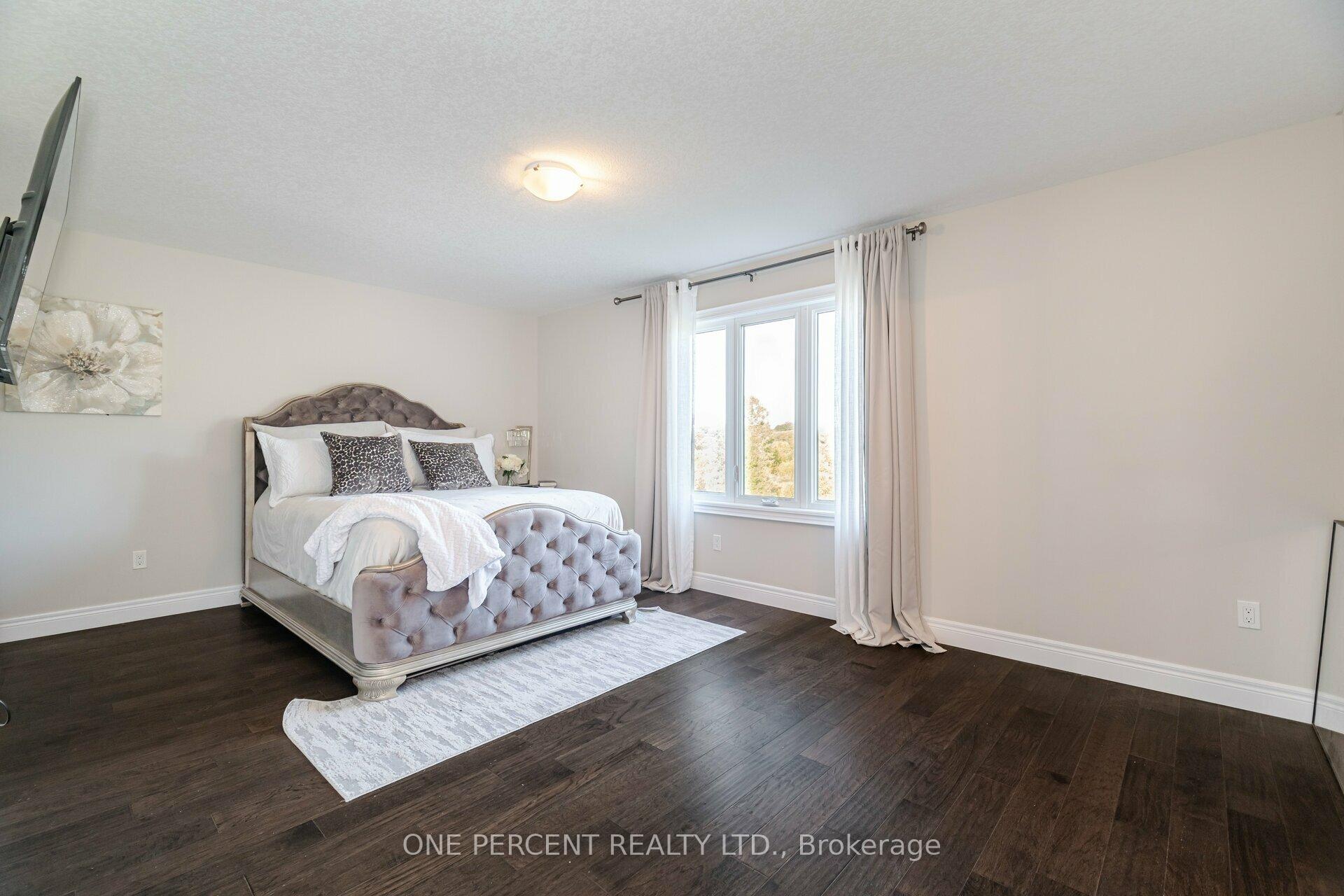 Photo 13 of 15 Riesling Court, Hamilton, Gershome — HOMEH