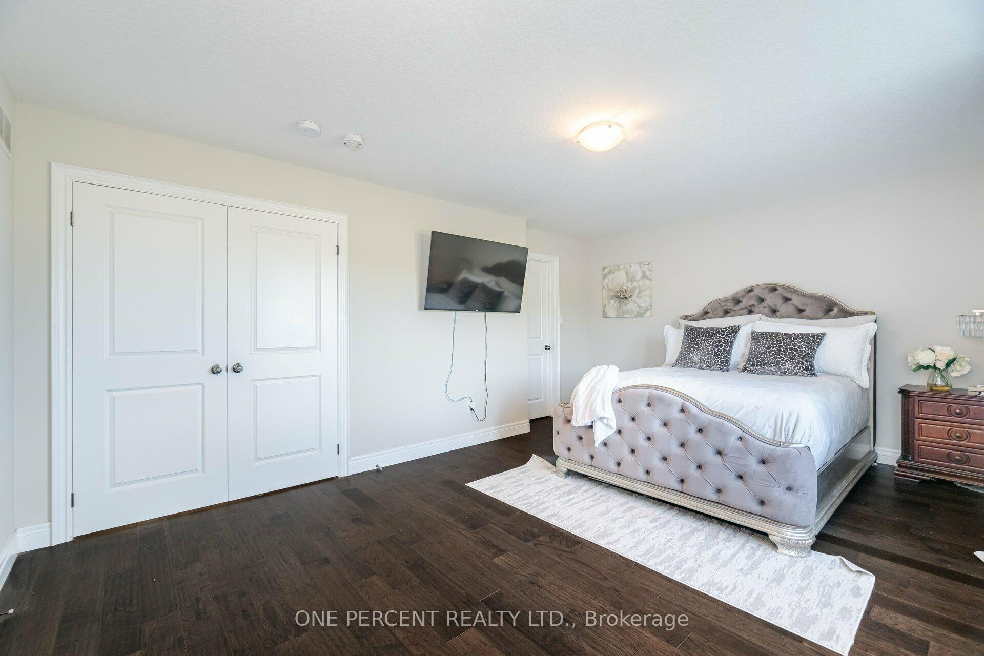 Photo 16 of 15 Riesling Court, Hamilton, Gershome — HOMEH