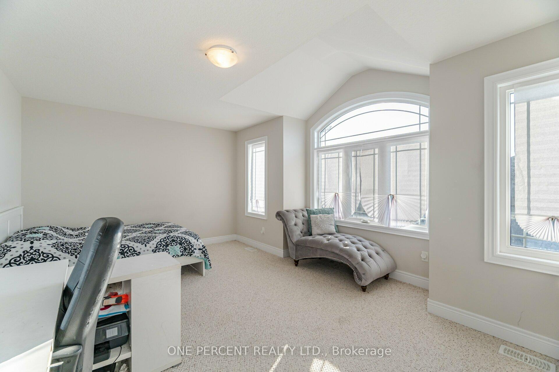 Photo 22 of 15 Riesling Court, Hamilton, Gershome — HOMEH