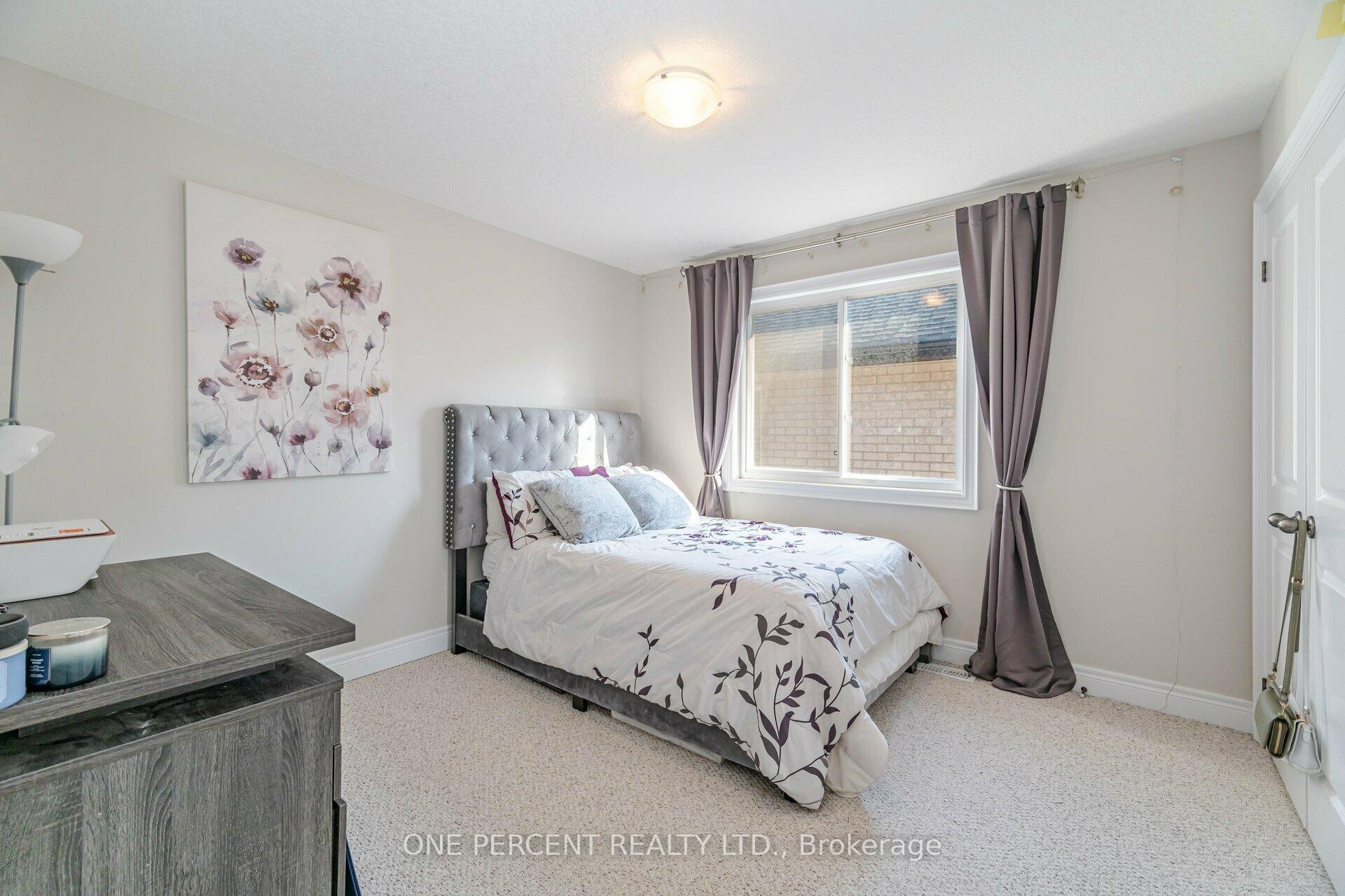 Photo 24 of 15 Riesling Court, Hamilton, Gershome — HOMEH