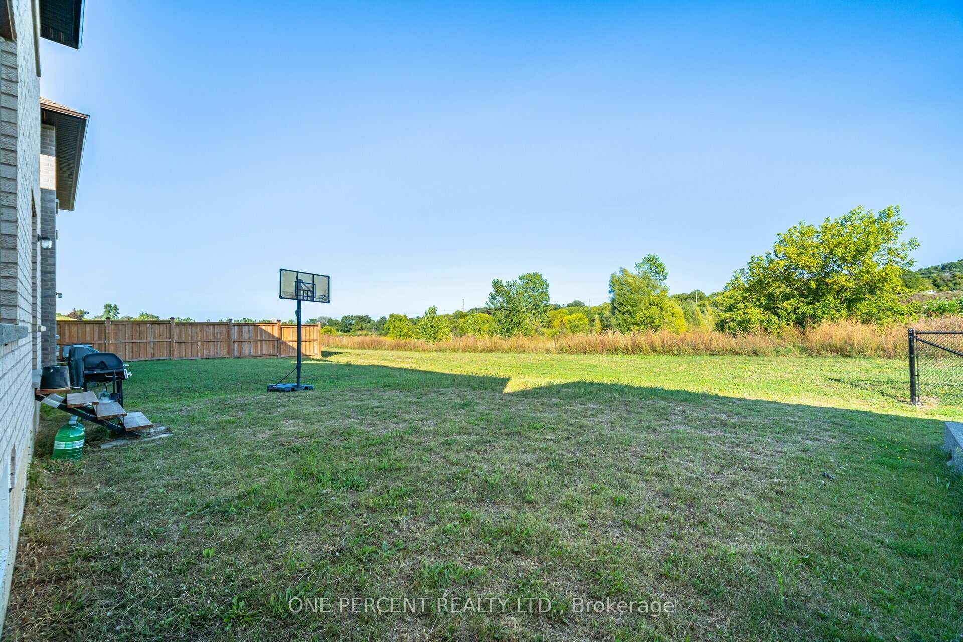 Photo 33 of 15 Riesling Court, Hamilton, Gershome — HOMEH