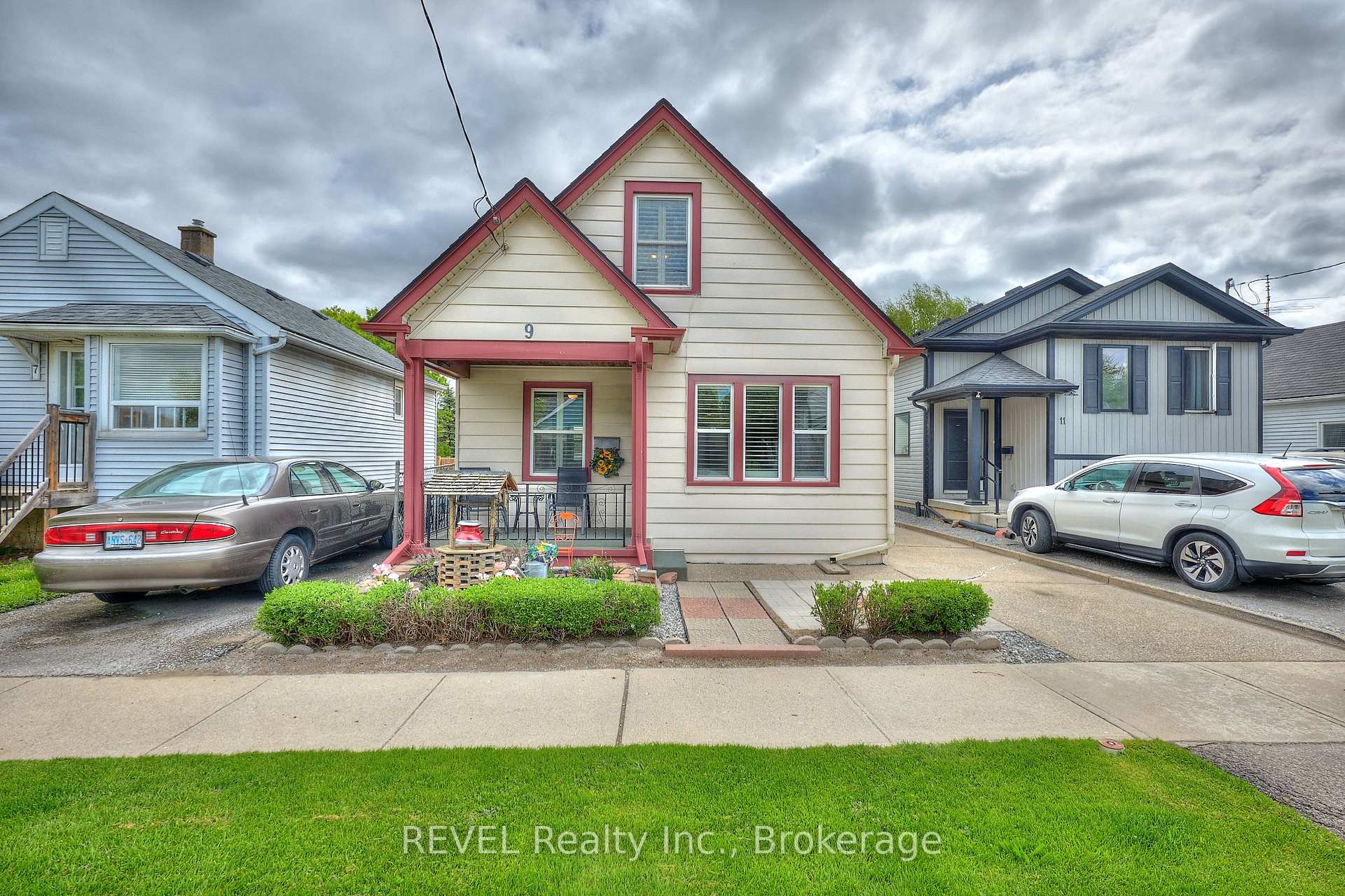 Photo 1 of 9 Edith Street, St. Catharines, Western Hill — HOMEH