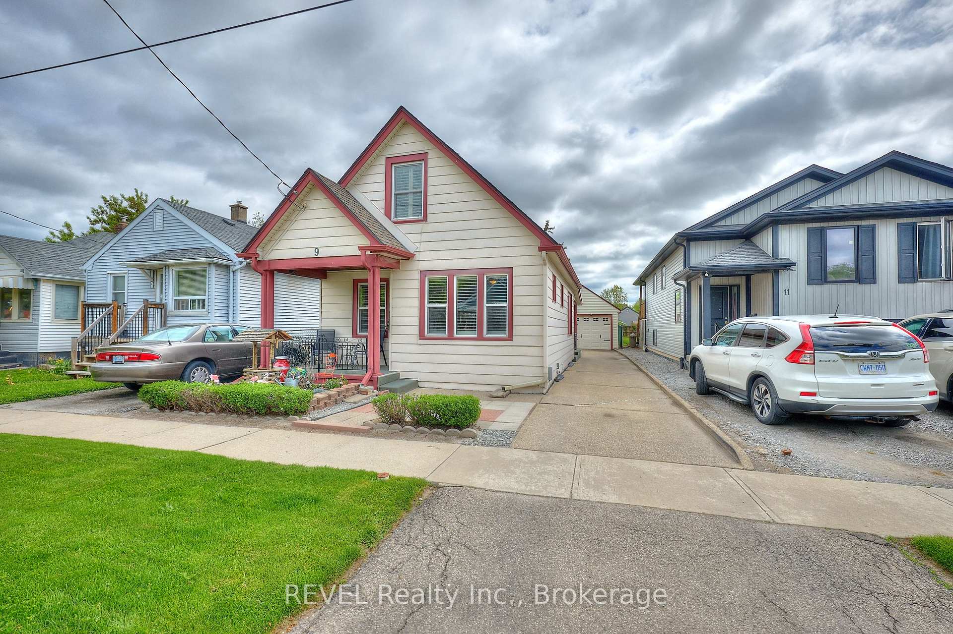 Photo 3 of 9 Edith Street, St. Catharines, Western Hill — HOMEH