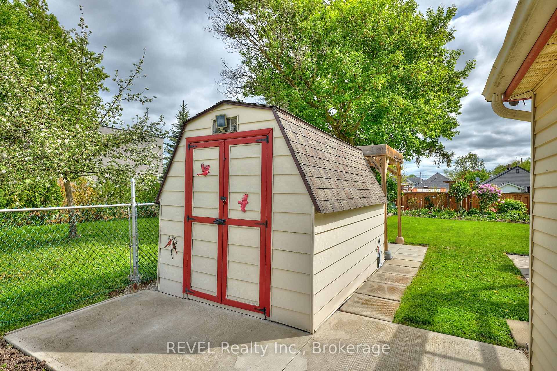 Photo 5 of 9 Edith Street, St. Catharines, Western Hill — HOMEH