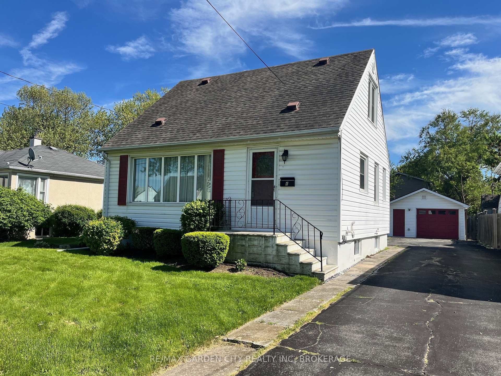 Photo 1 of 6 Admiral Road, St. Catharines, Secord Woods — HOMEH