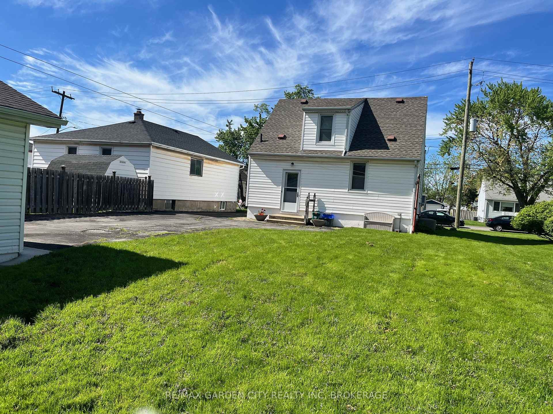 Photo 7 of 6 Admiral Road, St. Catharines, Secord Woods — HOMEH