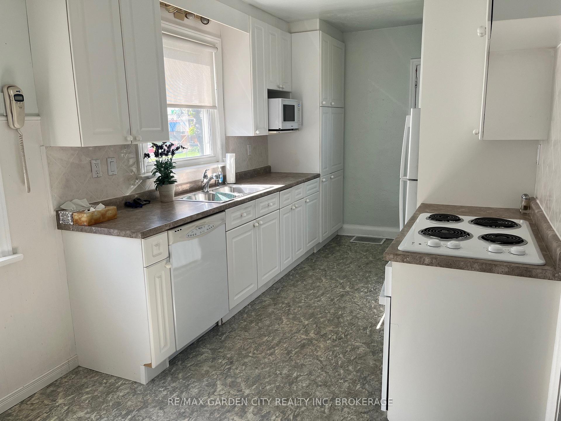 Photo 5 of 6 Admiral Road, St. Catharines, Secord Woods — HOMEH