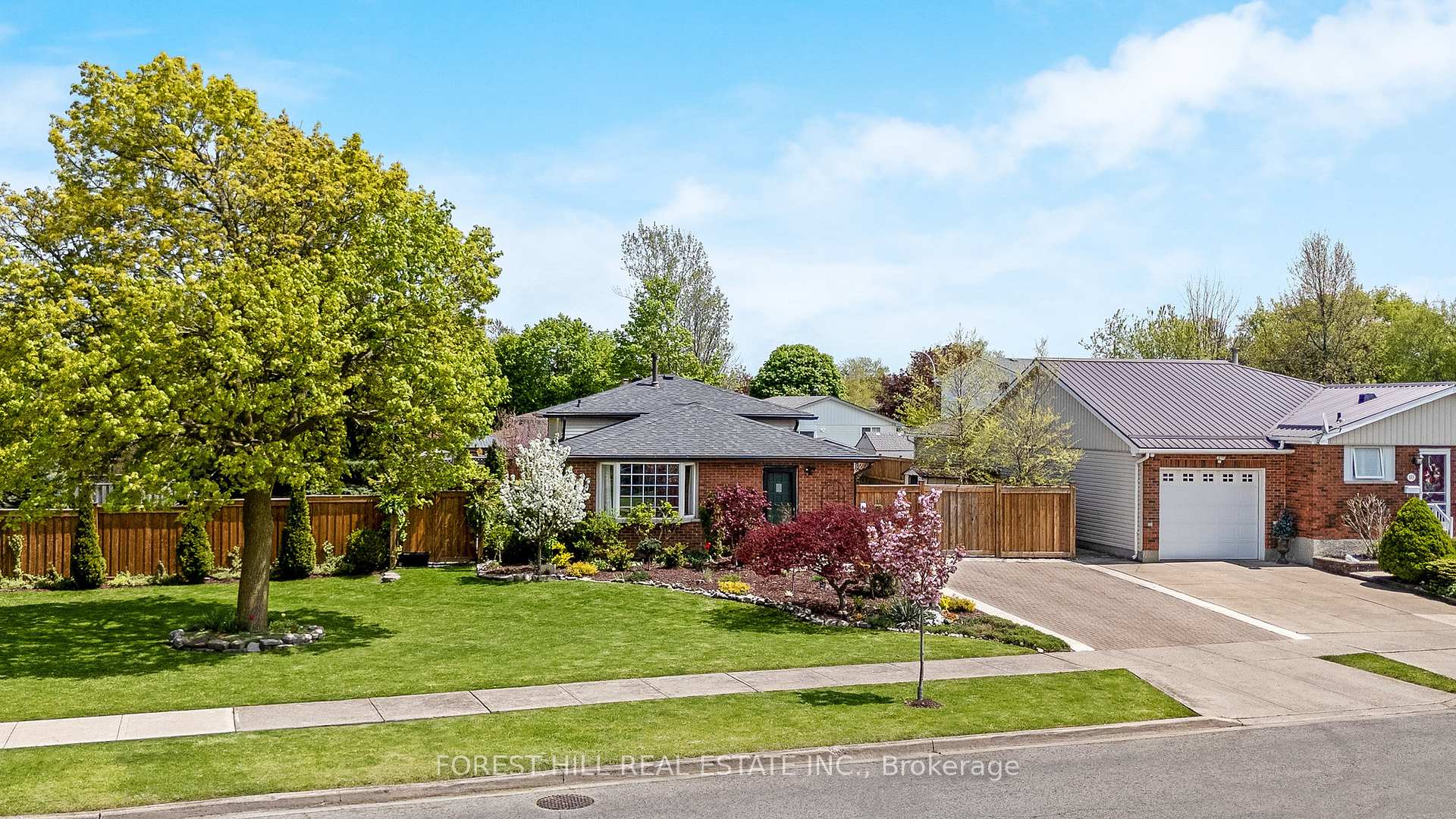Photo 1 of 99 Gordon Drummond Avenue, Hamilton, Stoney Creek Mountain — HOMEH