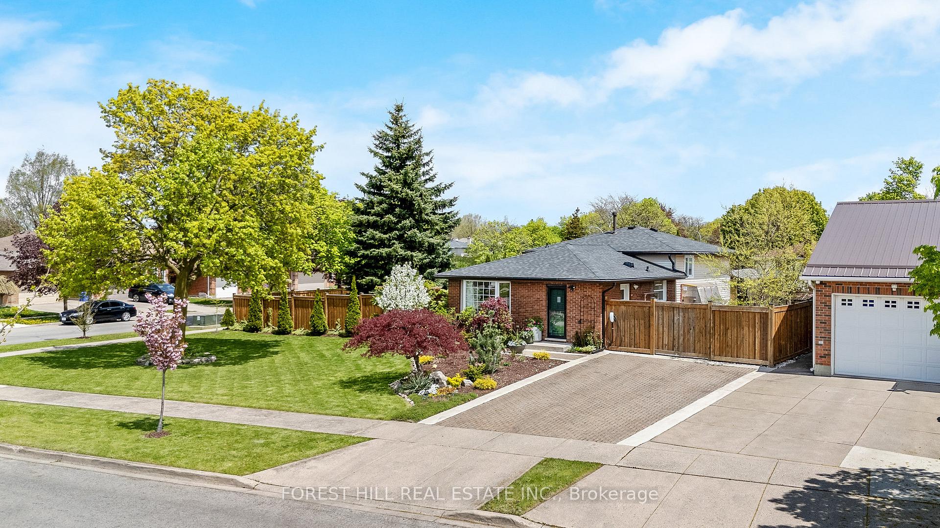 Photo 5 of 99 Gordon Drummond Avenue, Hamilton, Stoney Creek Mountain — HOMEH