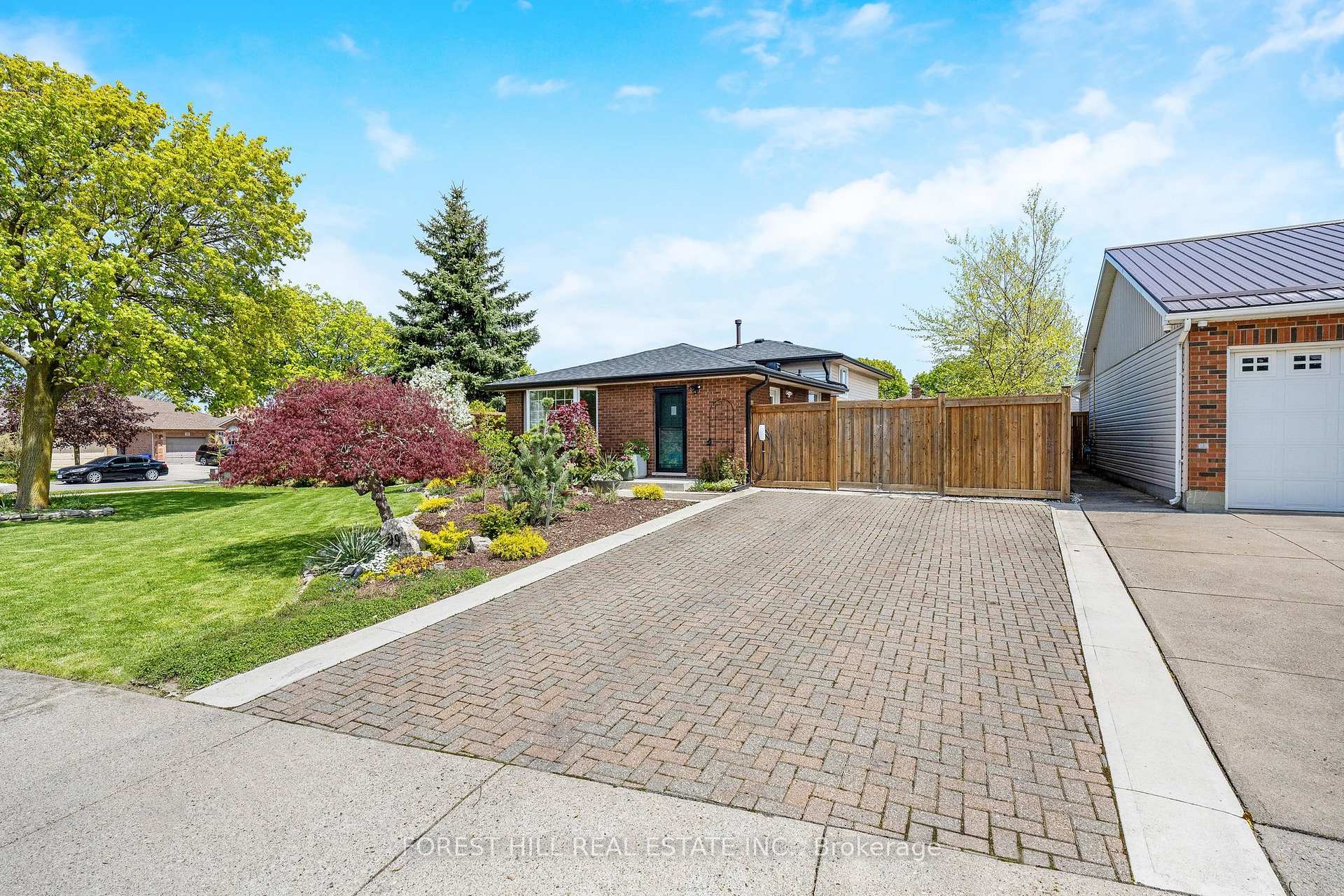 Photo 11 of 99 Gordon Drummond Avenue, Hamilton, Stoney Creek Mountain — HOMEH