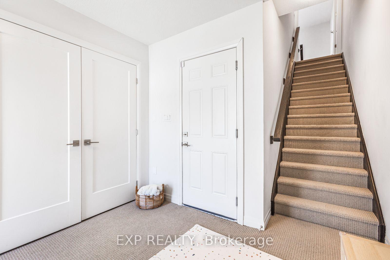 Photo 4 of 9 Pringle Lane, Hamilton, Ancaster — HOMEH