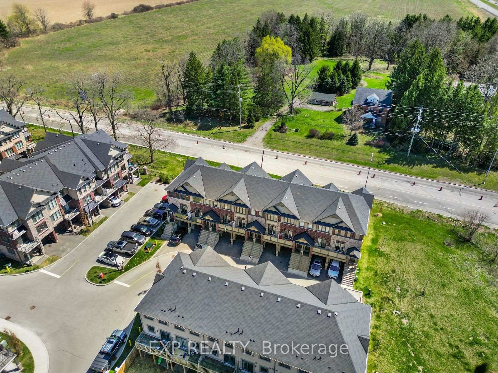 Photo 17 of 9 Pringle Lane, Hamilton, Ancaster — HOMEH