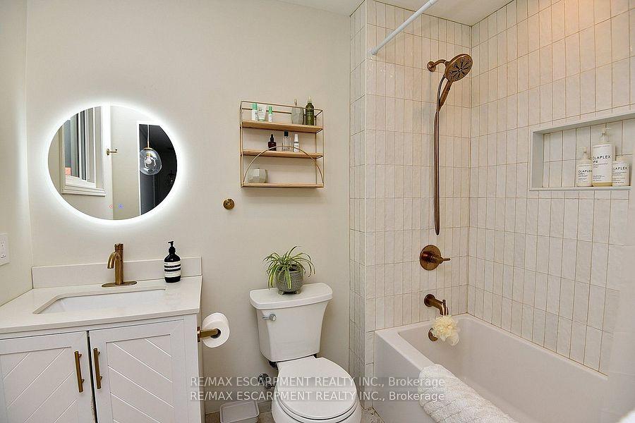 Photo 15 of 81 Glenayr Street, Hamilton, Gilkson — HOMEH