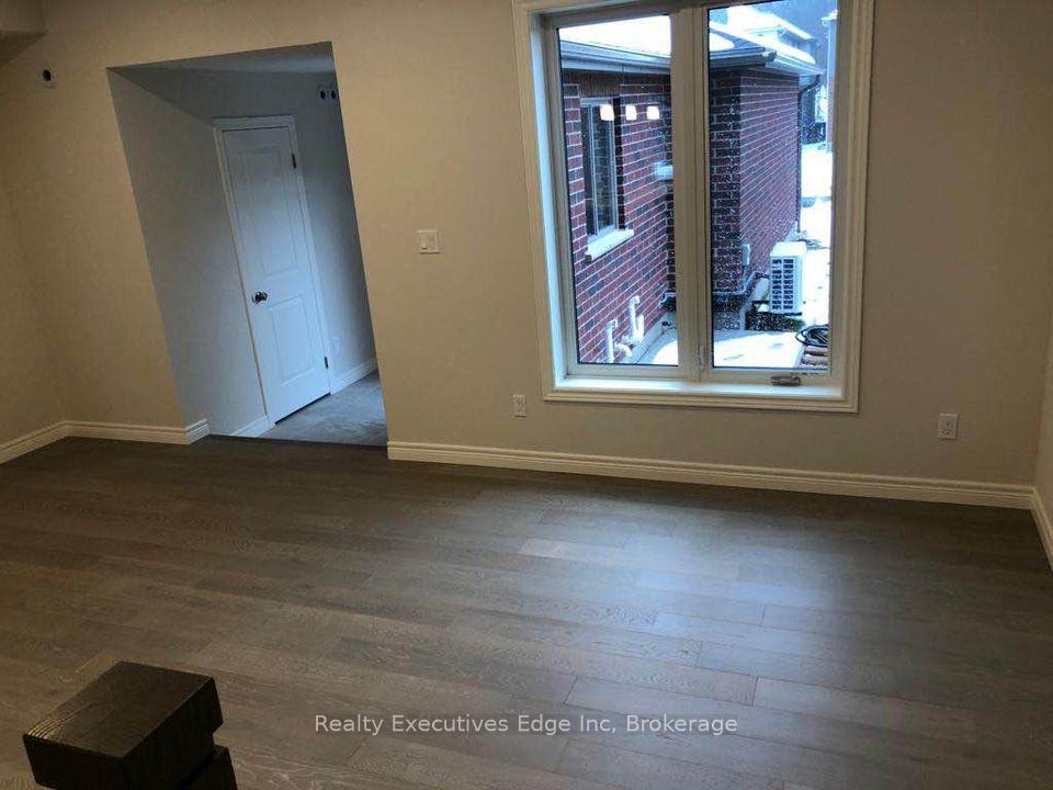 Photo 7 of 201 Poppy Drive E, Guelph, Pineridge/Westminster Woods — HOMEH