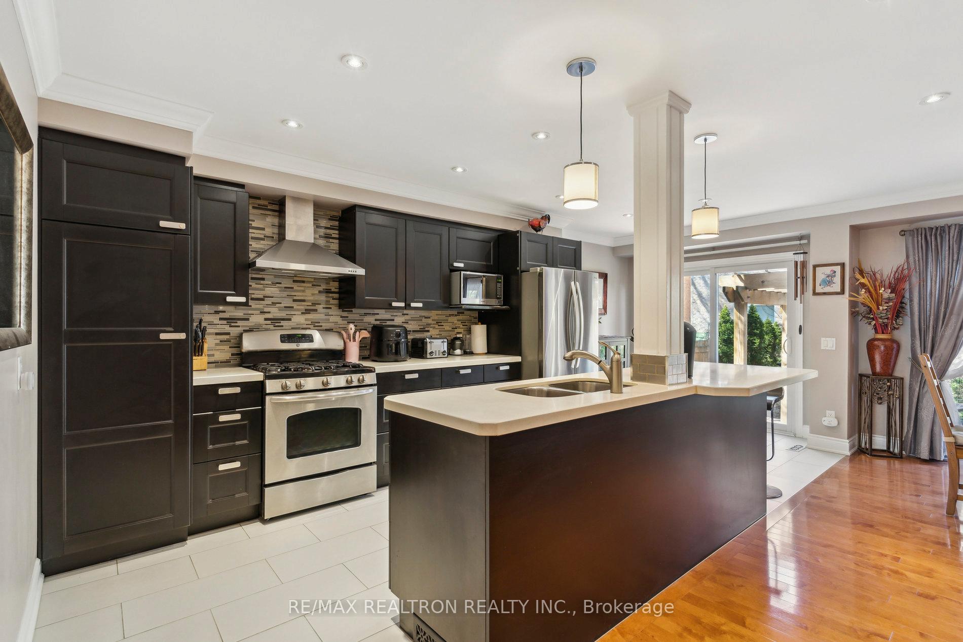 Photo 3 of 6 Chestnut Gate, Markham, Bayview Fairway-Bayview Country Club Estates — HOMEH