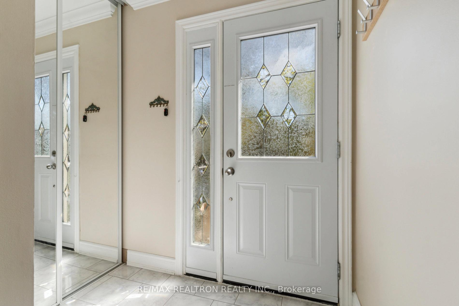 Photo 2 of 6 Chestnut Gate, Markham, Bayview Fairway-Bayview Country Club Estates — HOMEH