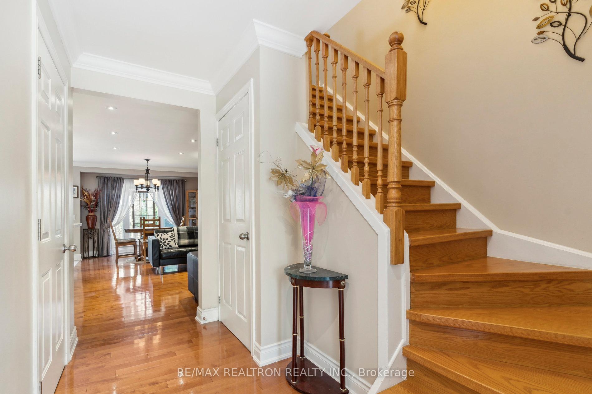 Photo 5 of 6 Chestnut Gate, Markham, Bayview Fairway-Bayview Country Club Estates — HOMEH