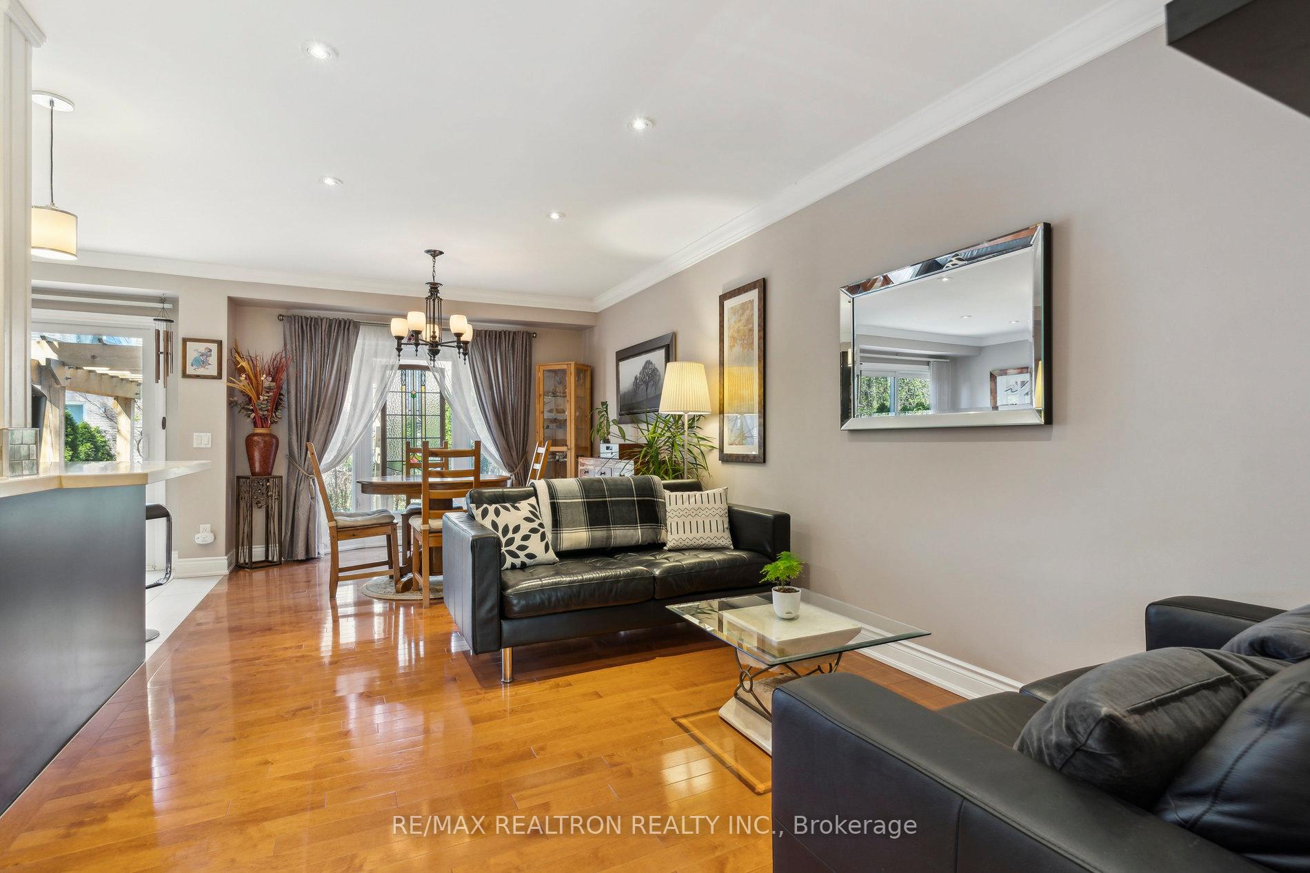 Photo 7 of 6 Chestnut Gate, Markham, Bayview Fairway-Bayview Country Club Estates — HOMEH