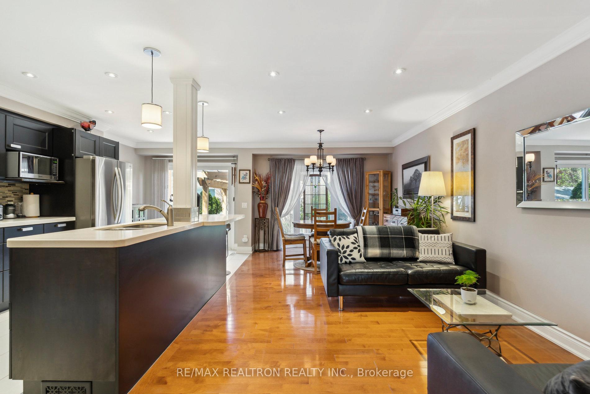 Photo 8 of 6 Chestnut Gate, Markham, Bayview Fairway-Bayview Country Club Estates — HOMEH