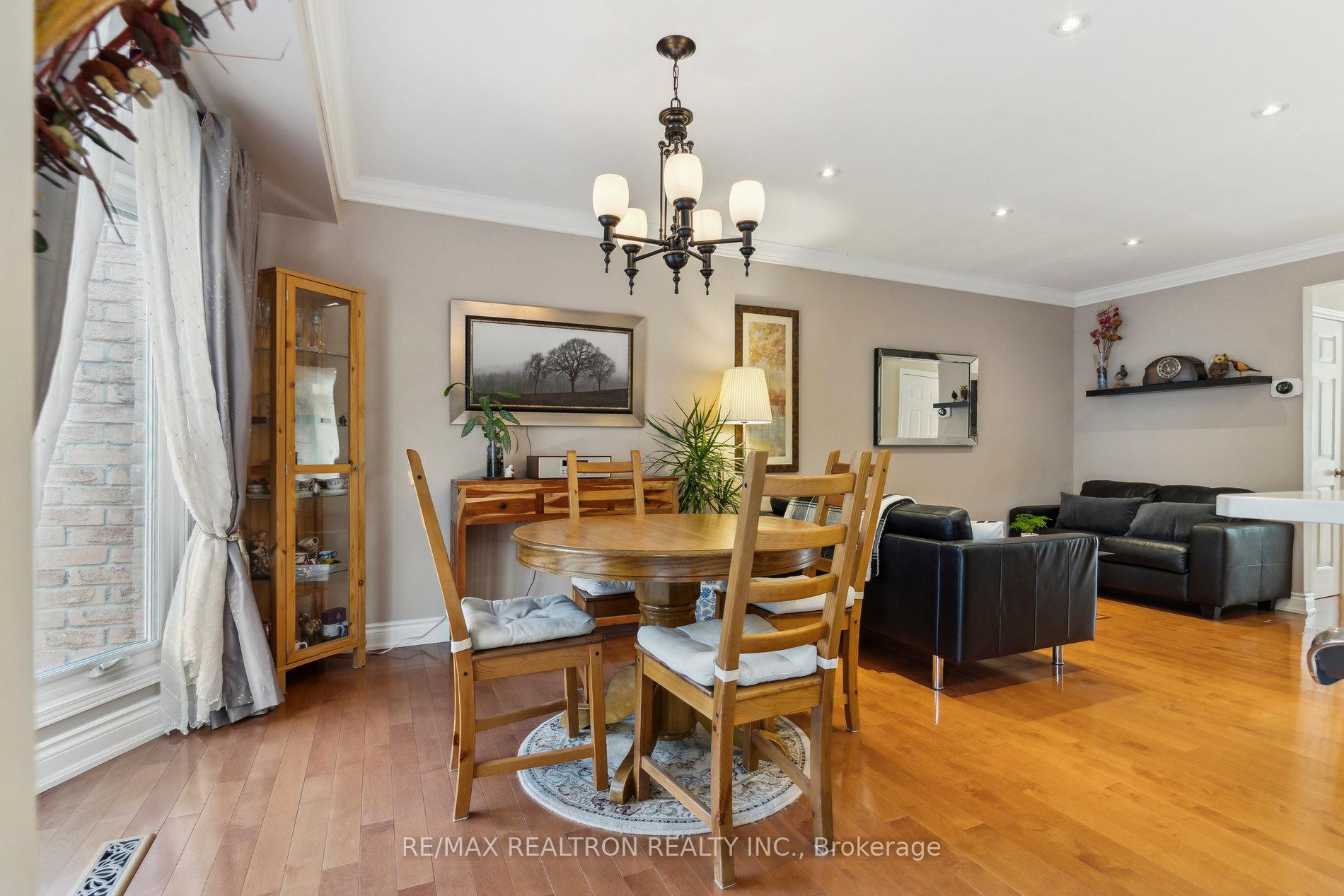 Photo 9 of 6 Chestnut Gate, Markham, Bayview Fairway-Bayview Country Club Estates — HOMEH