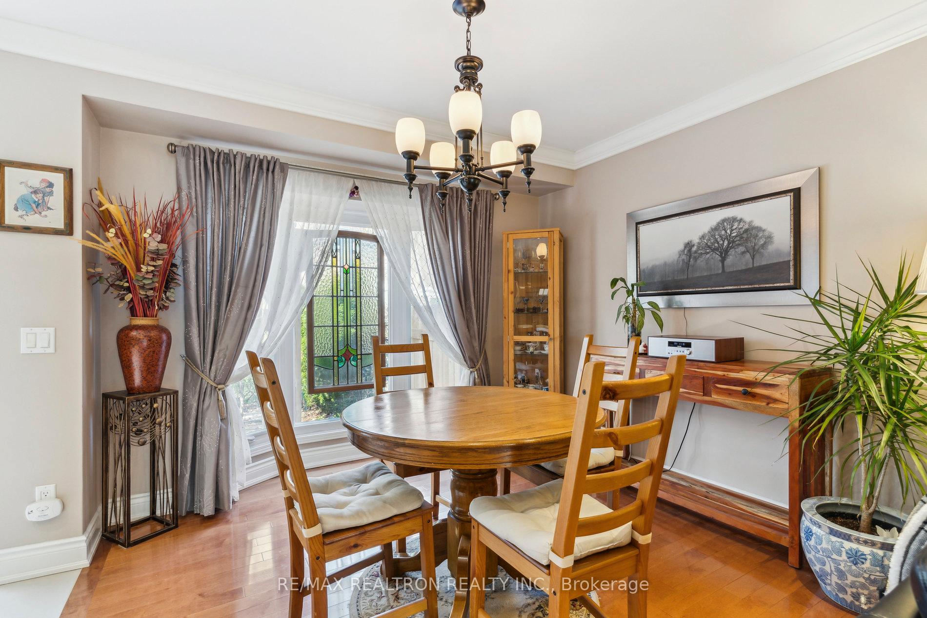 Photo 18 of 6 Chestnut Gate, Markham, Bayview Fairway-Bayview Country Club Estates — HOMEH