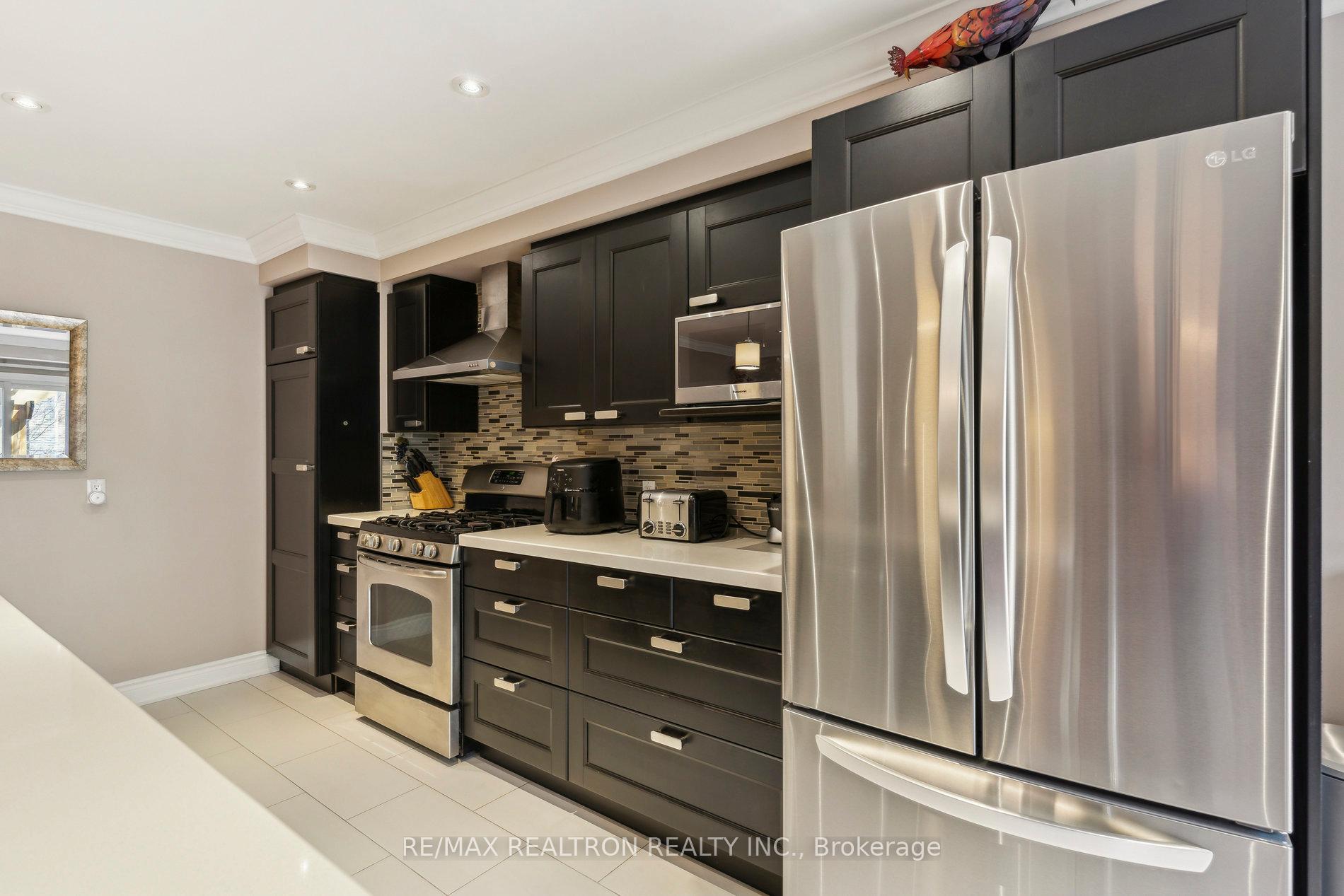 Photo 13 of 6 Chestnut Gate, Markham, Bayview Fairway-Bayview Country Club Estates — HOMEH