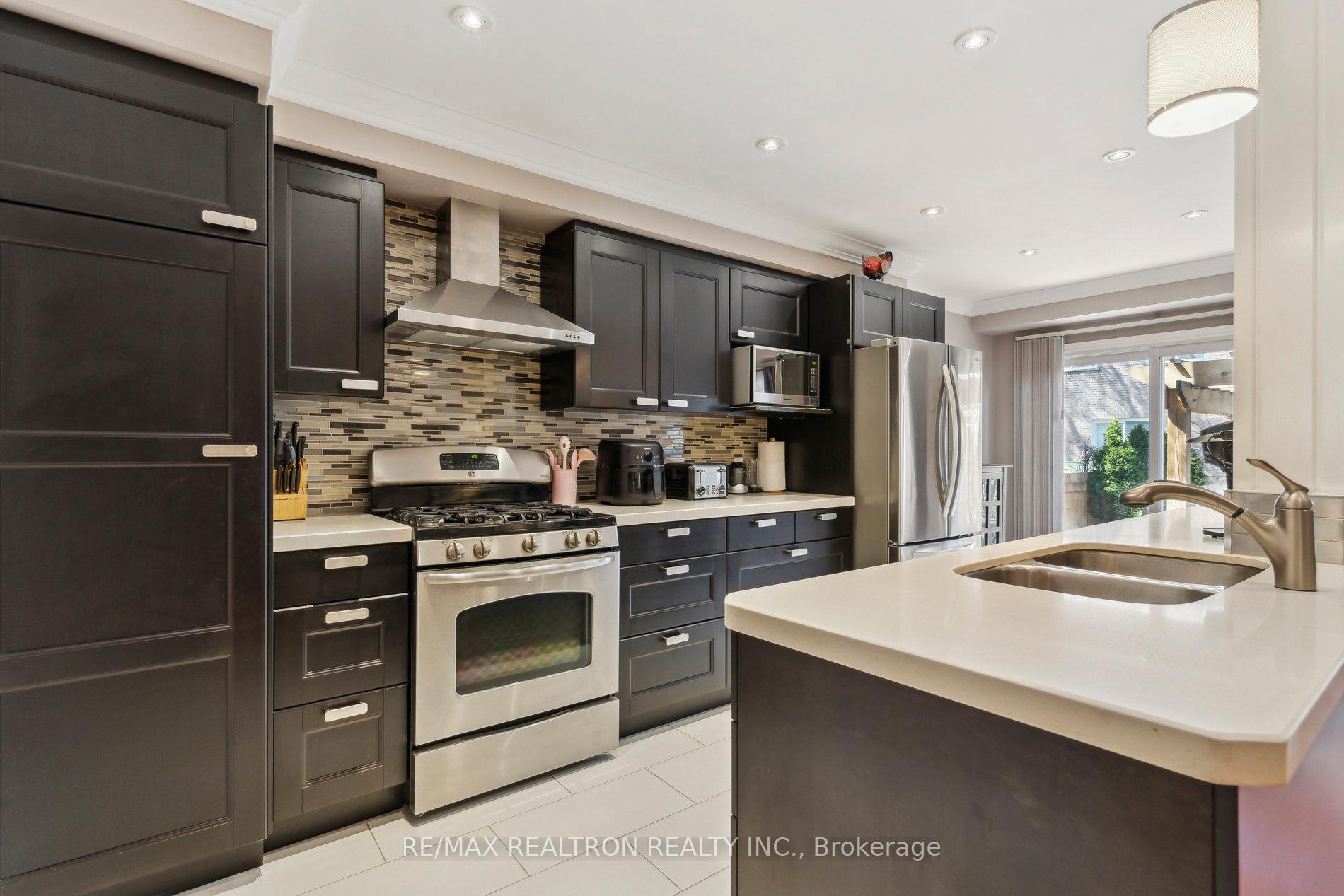 Photo 14 of 6 Chestnut Gate, Markham, Bayview Fairway-Bayview Country Club Estates — HOMEH