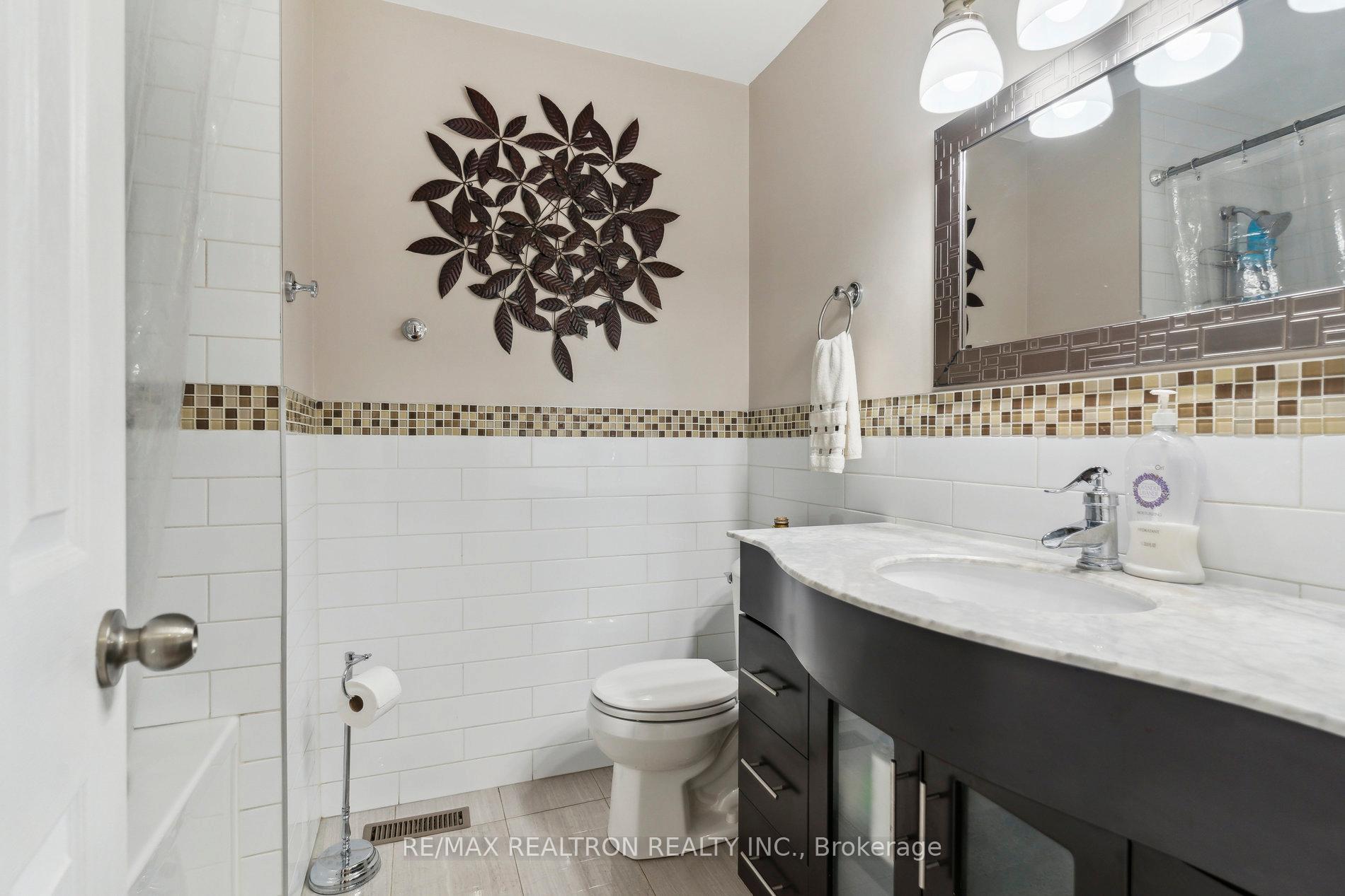 Photo 24 of 6 Chestnut Gate, Markham, Bayview Fairway-Bayview Country Club Estates — HOMEH