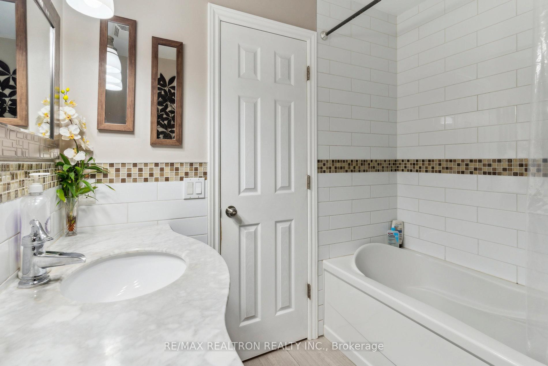 Photo 23 of 6 Chestnut Gate, Markham, Bayview Fairway-Bayview Country Club Estates — HOMEH