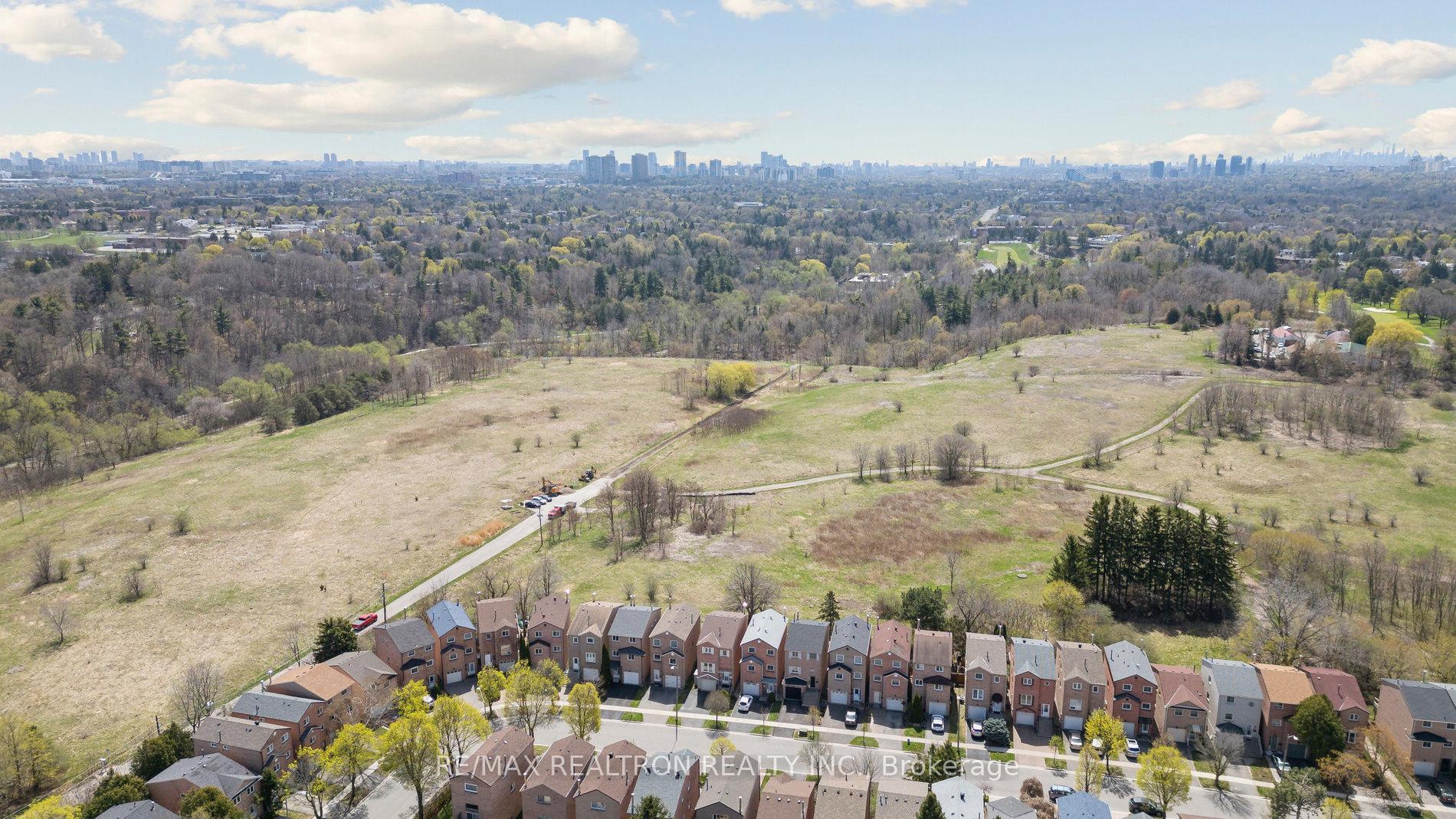 Photo 33 of 6 Chestnut Gate, Markham, Bayview Fairway-Bayview Country Club Estates — HOMEH