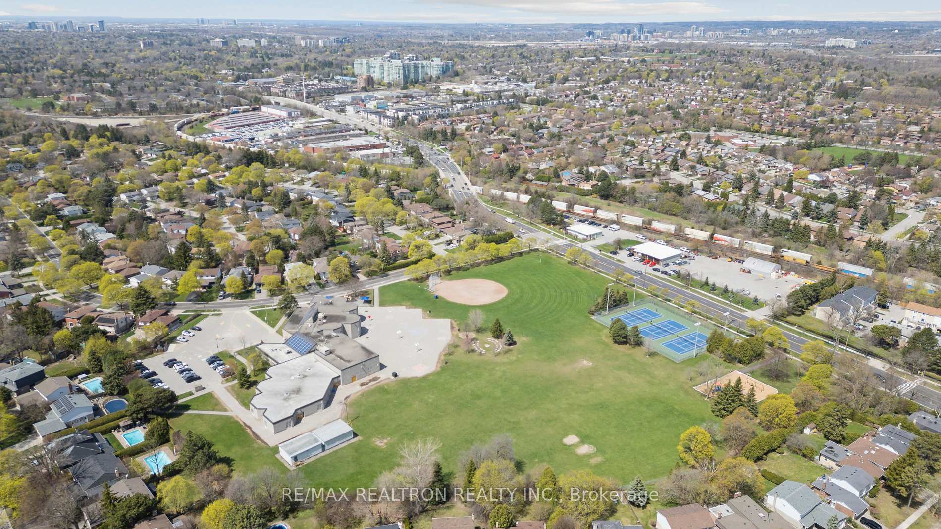 Photo 45 of 6 Chestnut Gate, Markham, Bayview Fairway-Bayview Country Club Estates — HOMEH
