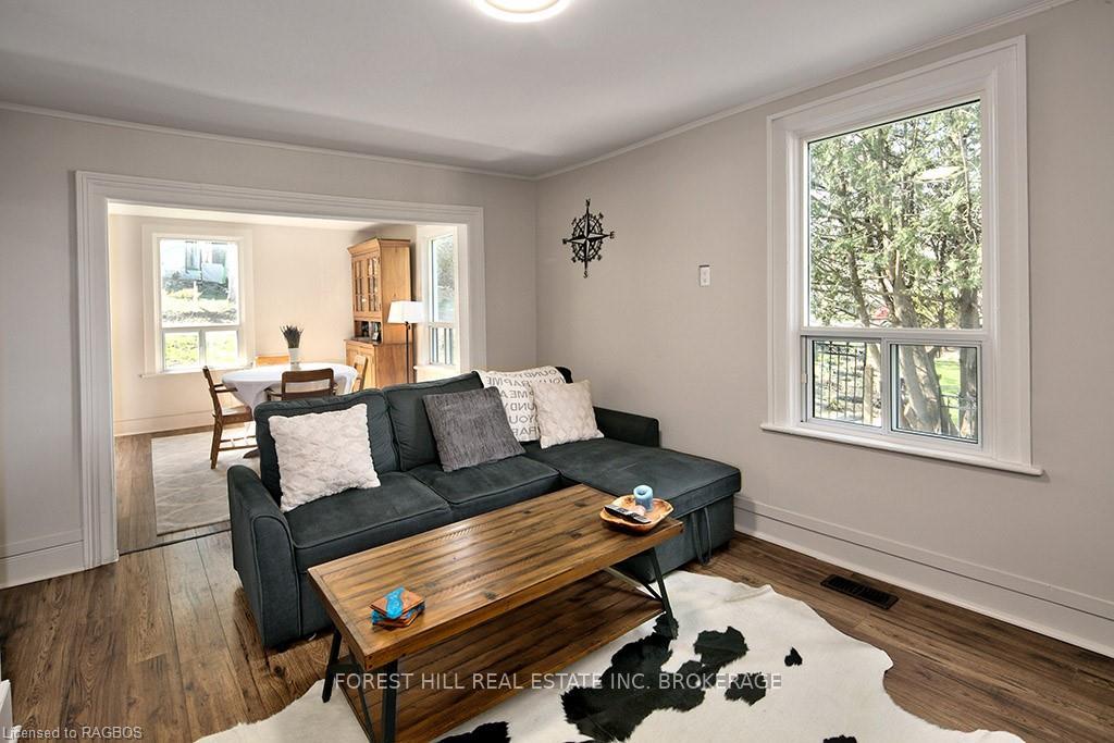Photo 8 of 54 Mark Street W, Grey Highlands — HOMEH
