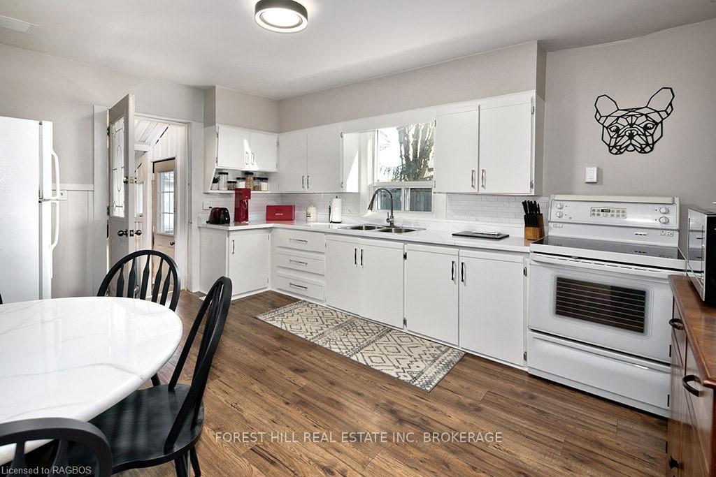Photo 9 of 54 Mark Street W, Grey Highlands — HOMEH