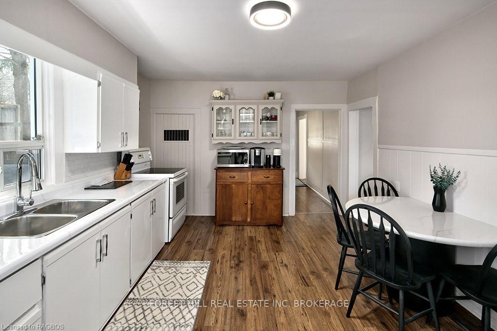Photo 10 of 54 Mark Street W, Grey Highlands — HOMEH