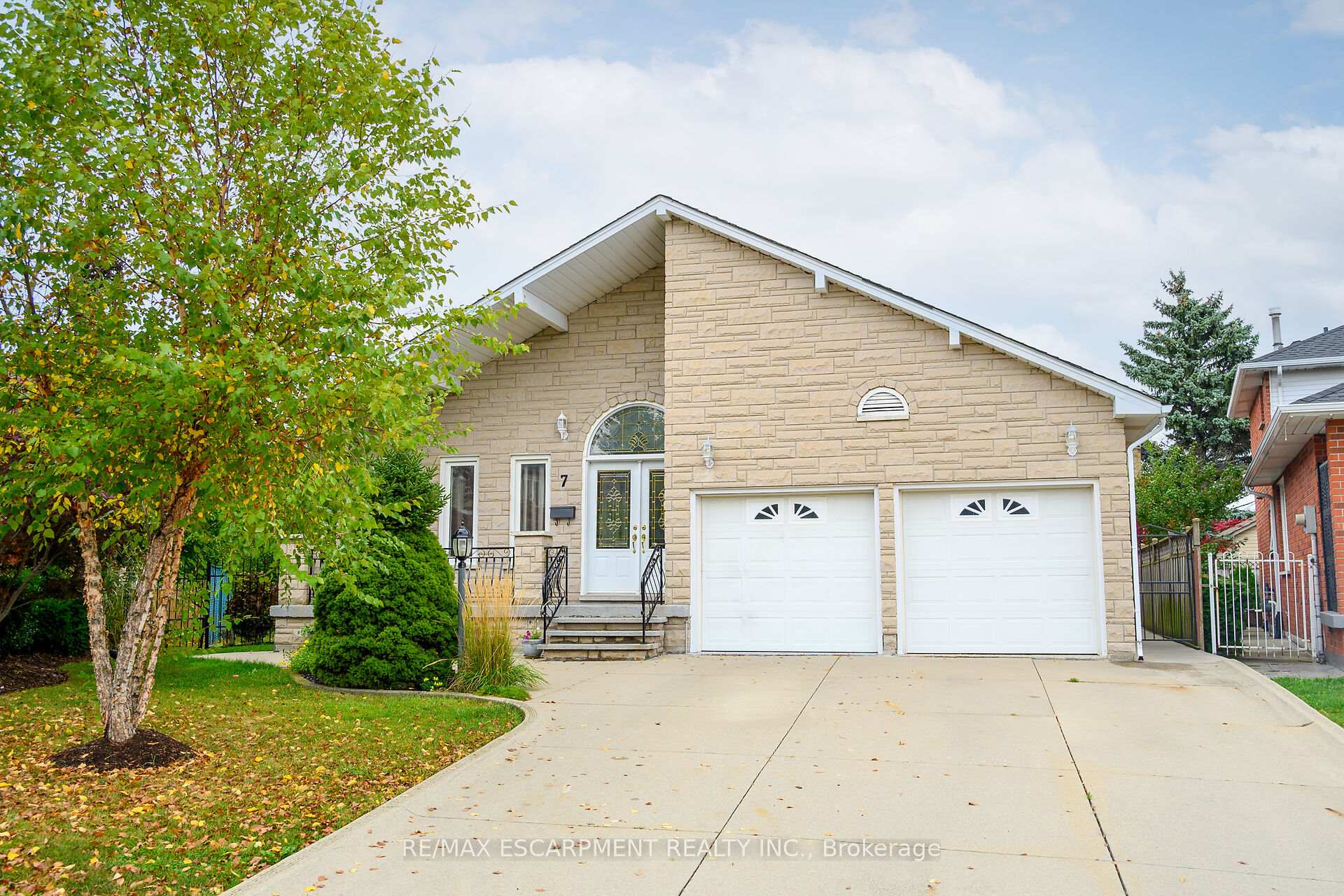 Photo 12 of 7 Osgoode Court, Hamilton, Randall — HOMEH