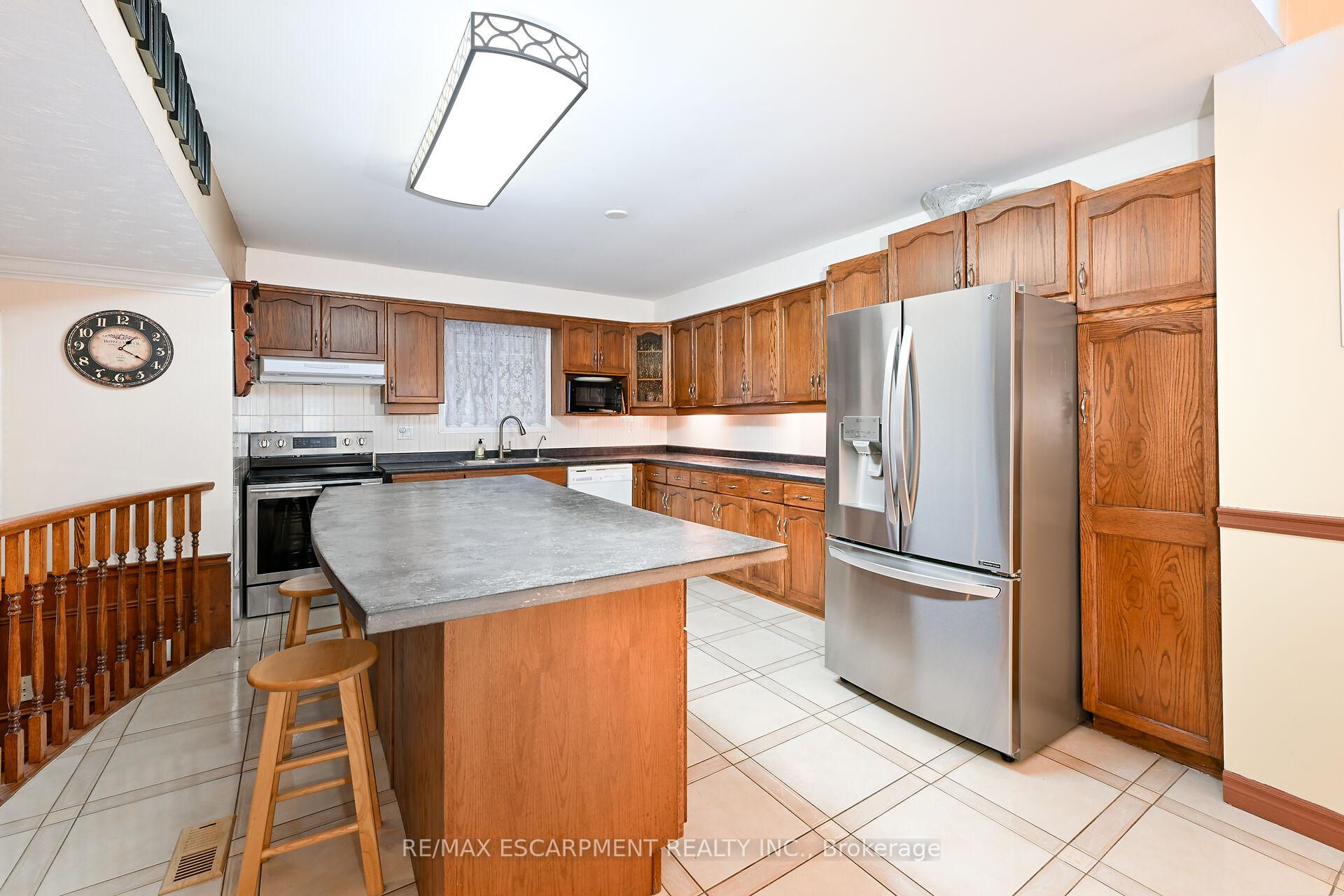 Photo 20 of 7 Osgoode Court, Hamilton, Randall — HOMEH