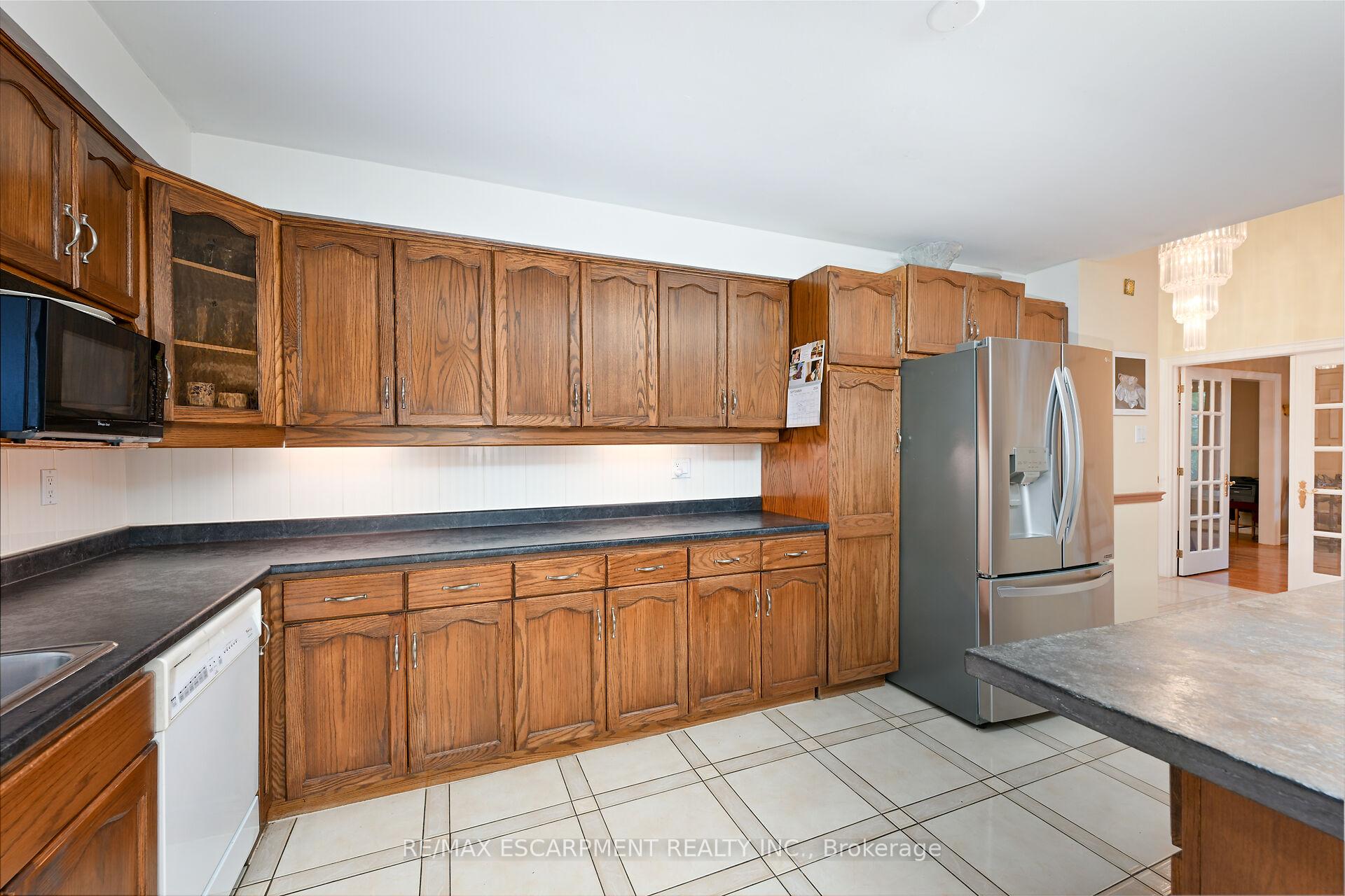 Photo 9 of 7 Osgoode Court, Hamilton, Randall — HOMEH