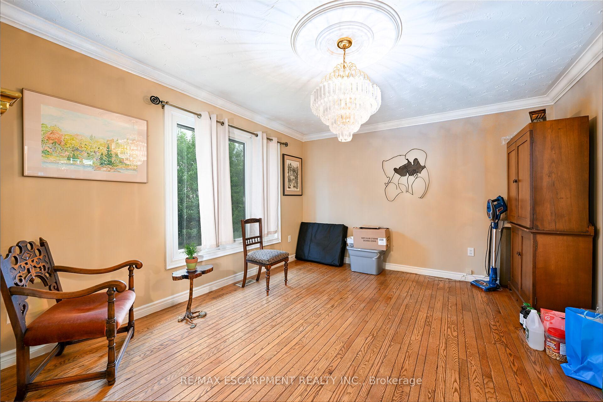 Photo 11 of 7 Osgoode Court, Hamilton, Randall — HOMEH